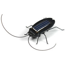 Игрушка на солнечной батарее черный таракан
