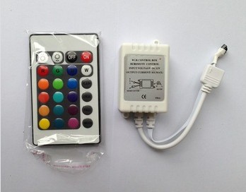 Пульт управления светодиодной лентой RGB 5050 12В 24 кнопки с батарейкой в комплекте